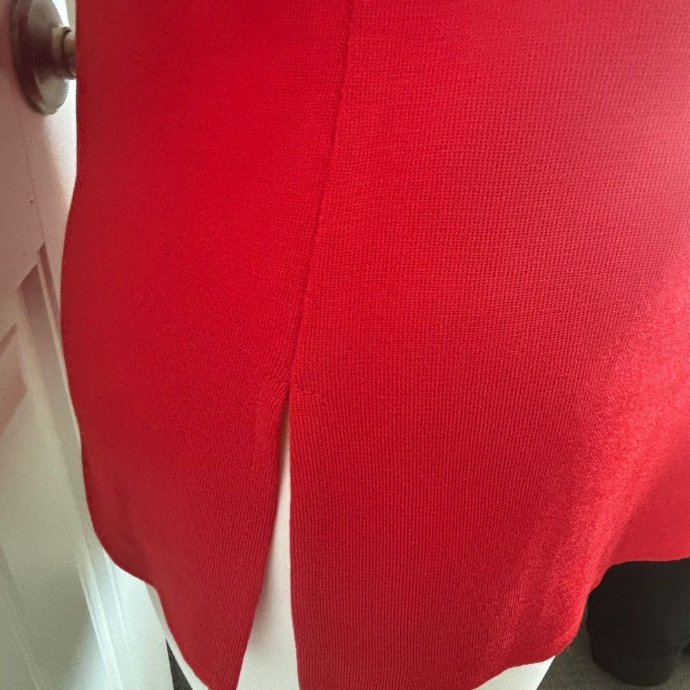Misook Red Sleeveless Tank Top - Picture 3 of 5